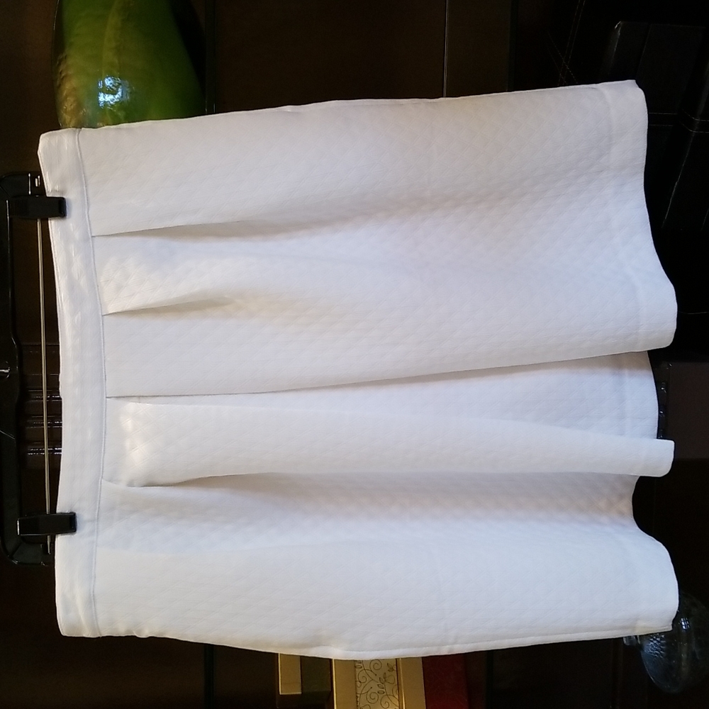 WORTHINGTON | Front Pleated Skirt | Size 18 | White